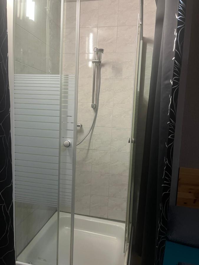 Hipokratios 3 Zimmer Mit Gemeinschaft Wc Фюрт Экстерьер фото