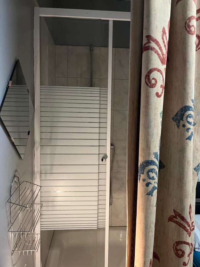 Hipokratios 3 Zimmer Mit Gemeinschaft Wc Фюрт Экстерьер фото